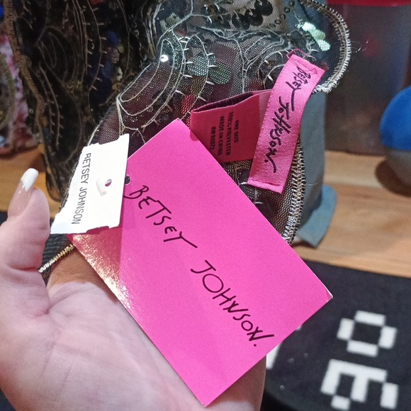 Betsey Johnson Black and Gold Sequin Accessory nwt - Picture 3 of 5